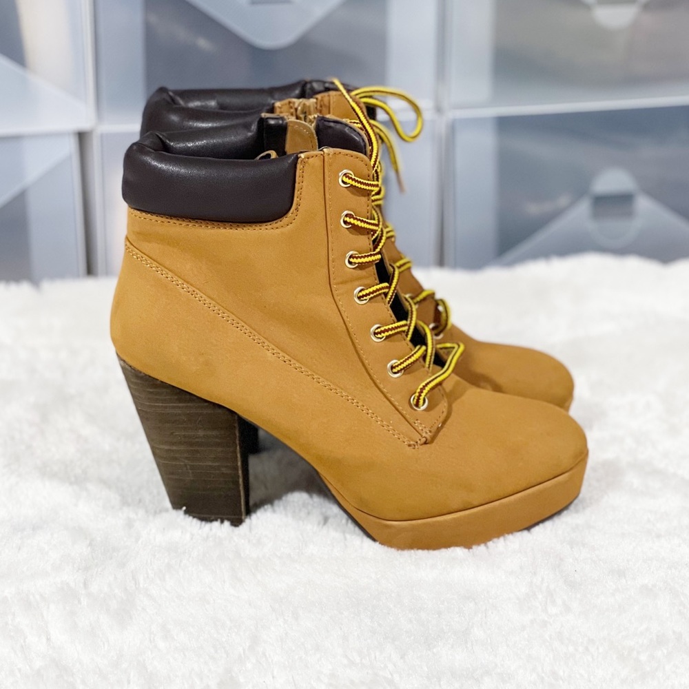 Steve Madden Lace Up Platform Bootie In Wheat Size 8